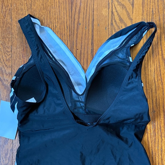 Black and White Diagonal Striped Swimsuit Medium - Picture 6 of 7